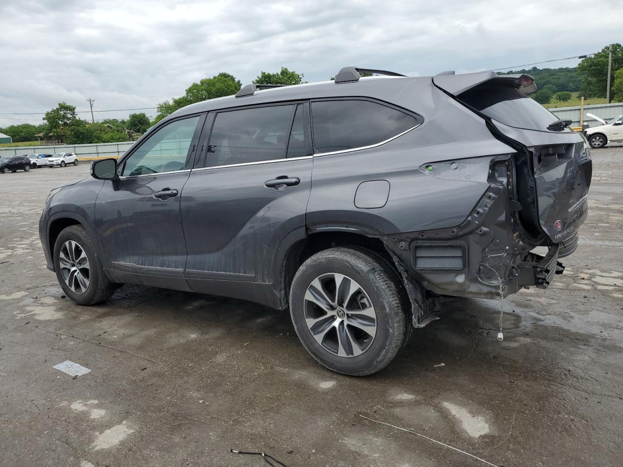 2022 TOYOTA HIGHLANDER XLE VIN:5TDGZRBH3NS582935