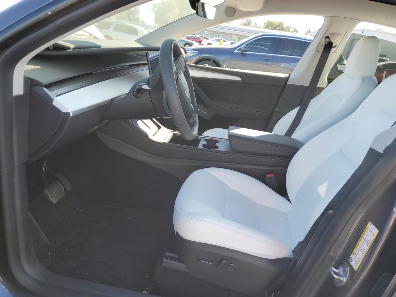 2024 TESLA MODEL Y  VIN:7SAYGDEE9RA215563