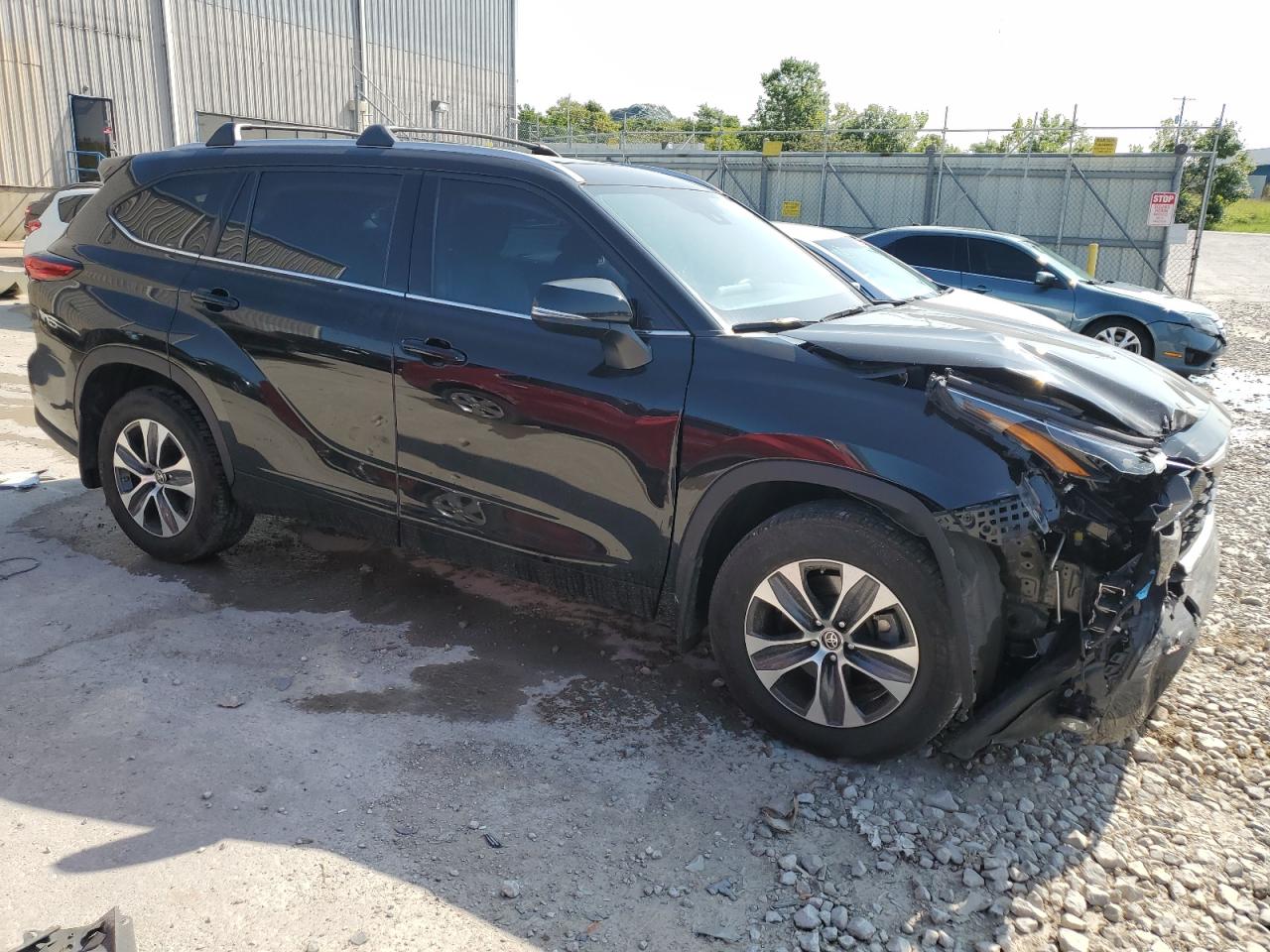 2022 TOYOTA HIGHLANDER XLE VIN:5TDGZRBH2NS560697