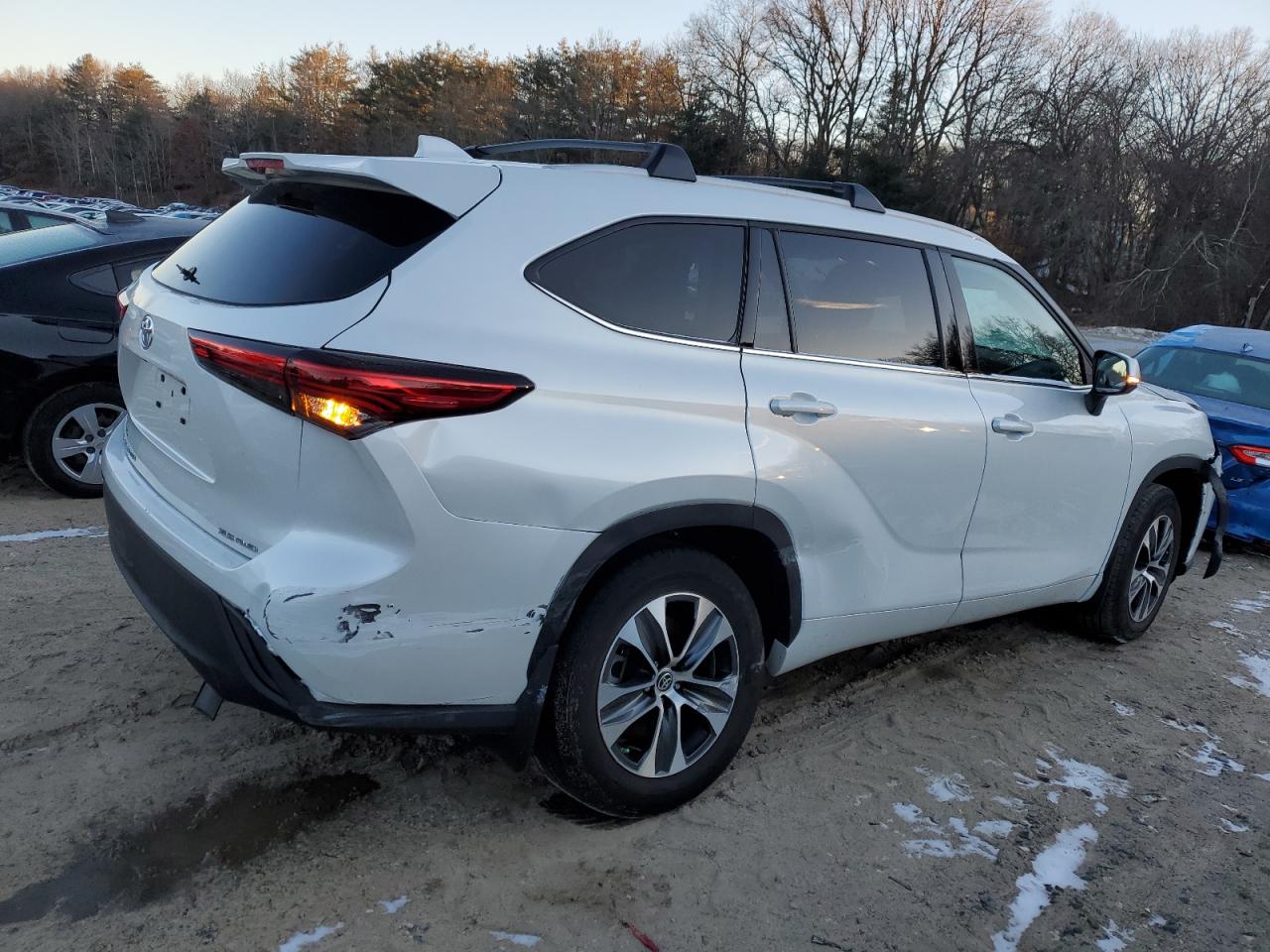 2022 TOYOTA HIGHLANDER XLE VIN:5TDGZRBH3NS252647