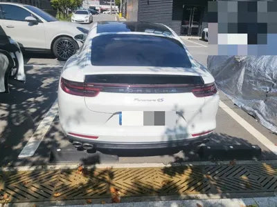 2018 Porsche Panamera VIN: