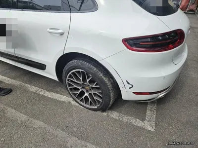 2016 Porsche Macan VIN: