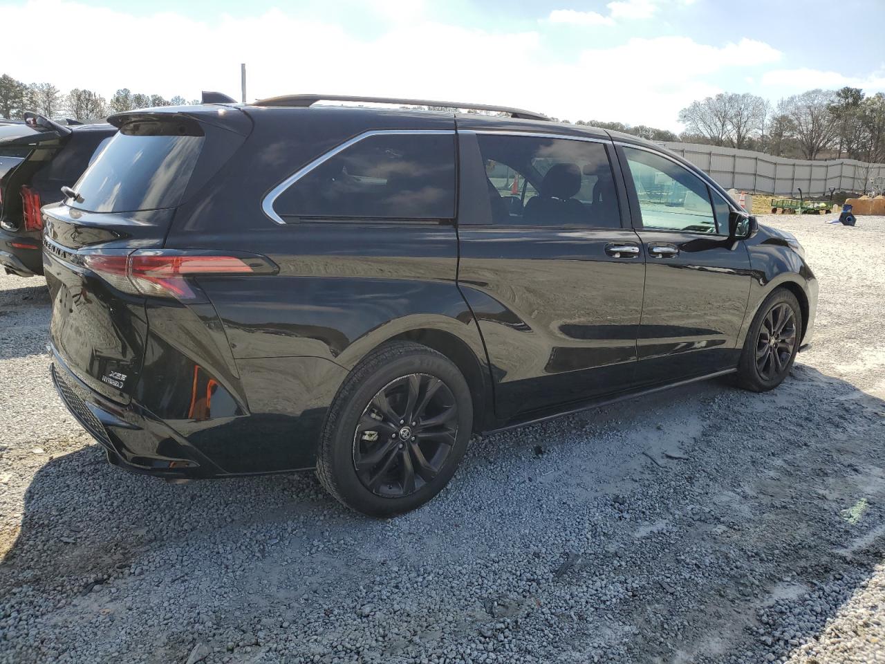 2022 TOYOTA SIENNA XSE VIN:5TDXRKECXNS123991