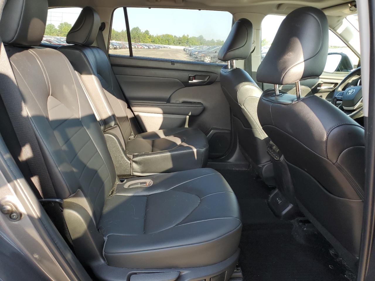 2022 TOYOTA HIGHLANDER XLE VIN:5TDGZRBH6NS568883