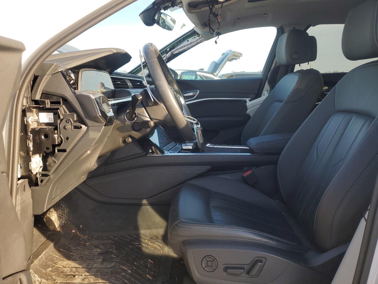 2022 AUDI E-TRON PREMIUM VIN:WA1AAAGE7NB043670