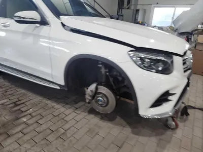 2019 Mercedes-Benz GLC 300 VIN: