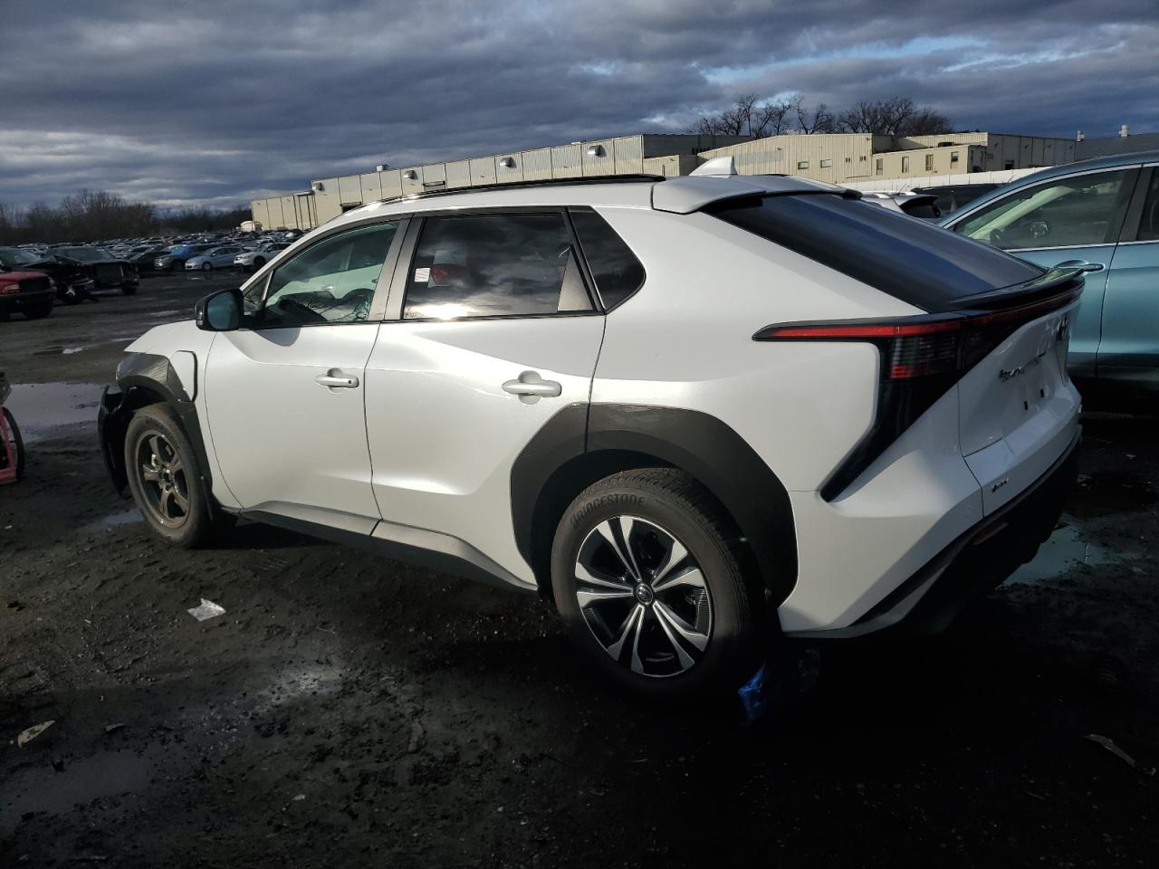 2024 TOYOTA BZ4X XLE VIN:JTMABACA1RA053564