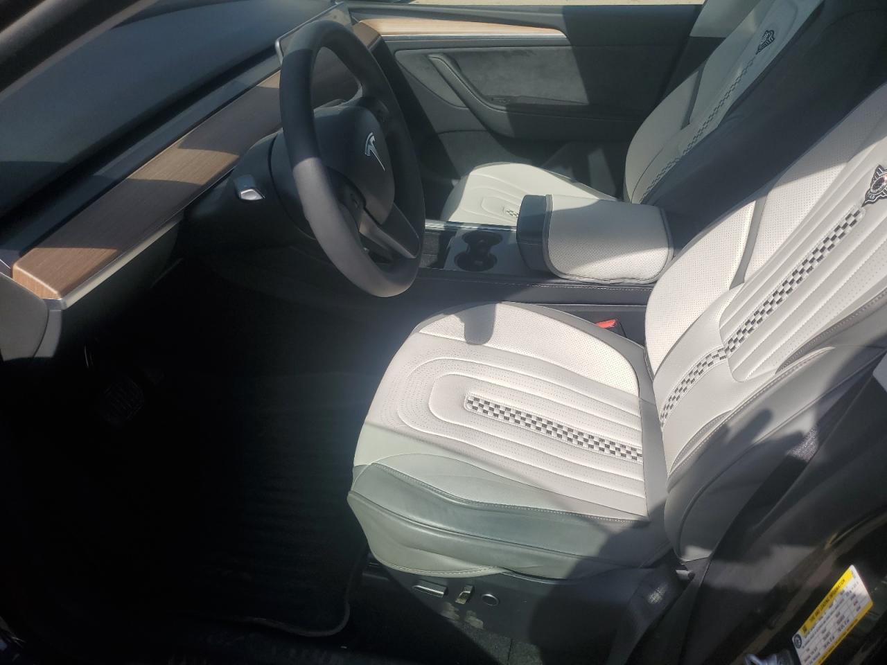 2024 TESLA MODEL Y  VIN:7SAYGDEE6RA256328