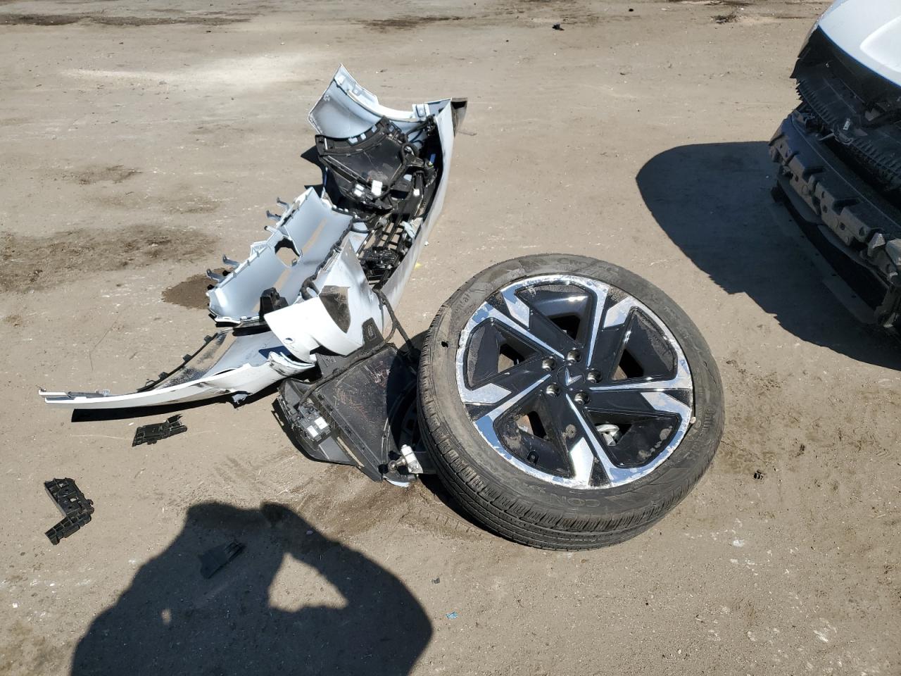 2024 VINFAST TRADING AND PRODUCTION LLC VF 9 PLUS VIN:RLLV2CJA8RH001233