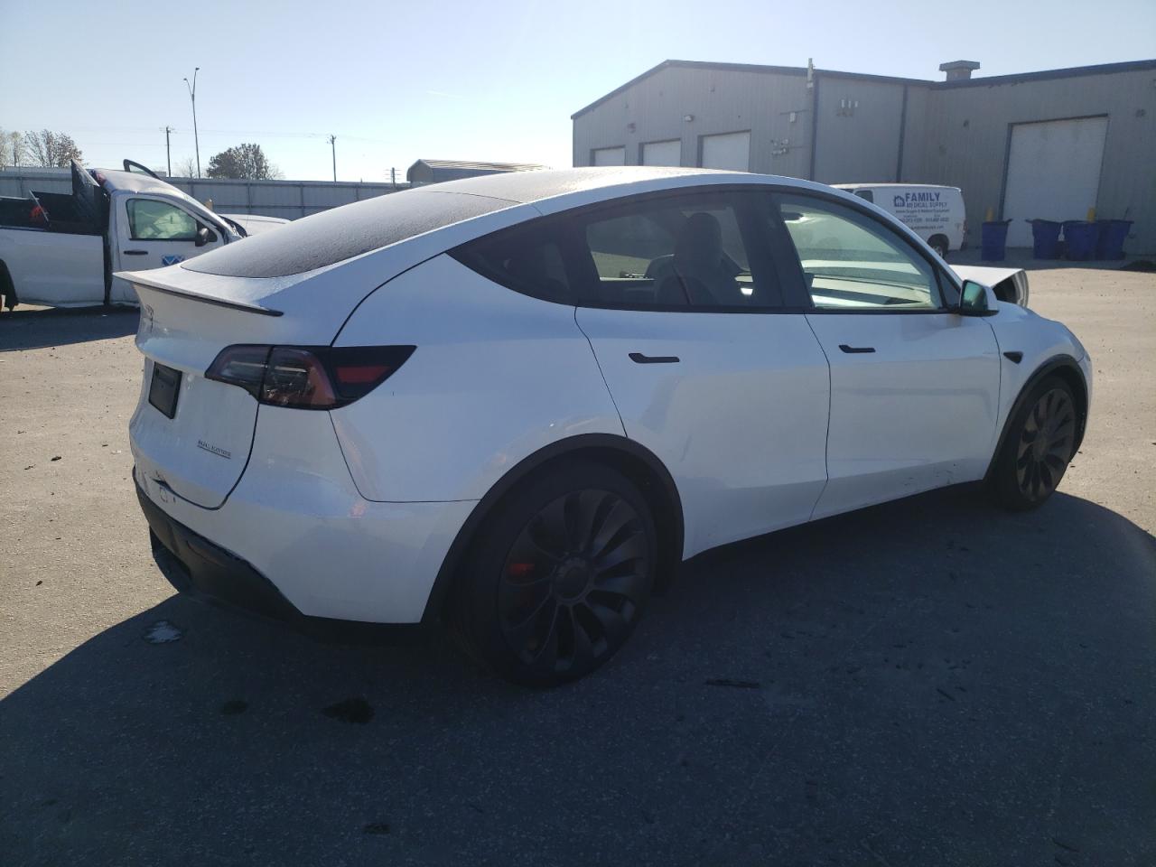 2024 TESLA MODEL Y  VIN:7SAYGDEF8RA286391