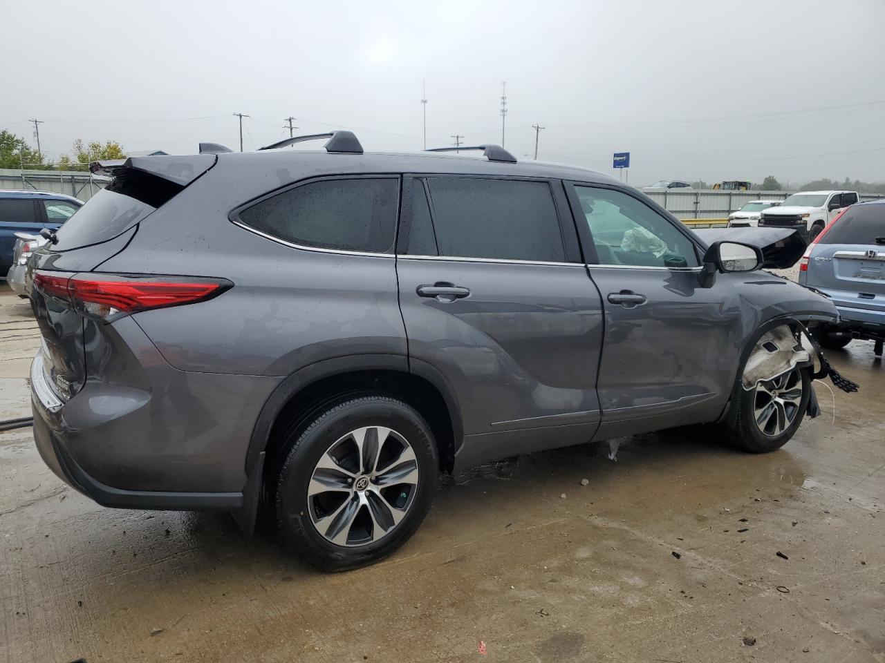 2022 TOYOTA HIGHLANDER XLE VIN:5TDHZRBH9NS203182