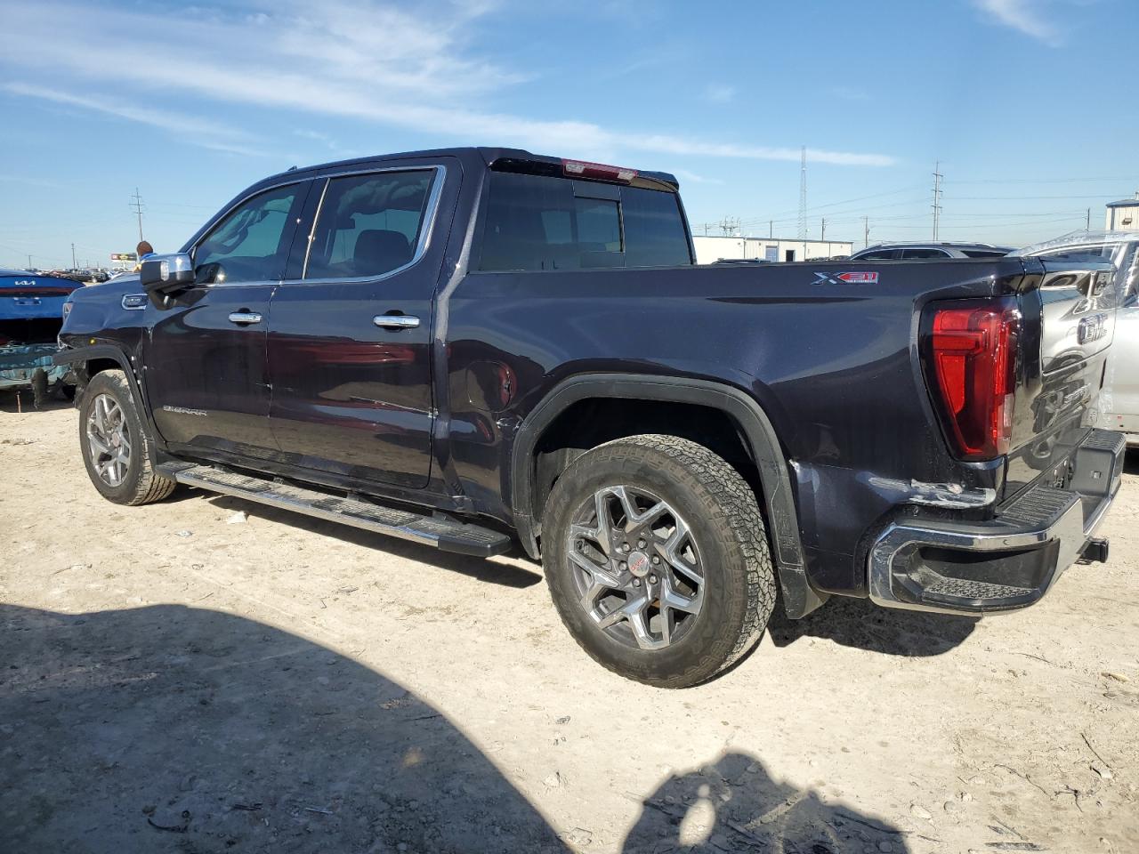 2022 GMC SIERRA K1500 SLT VIN:1GTUUDED1NZ645588