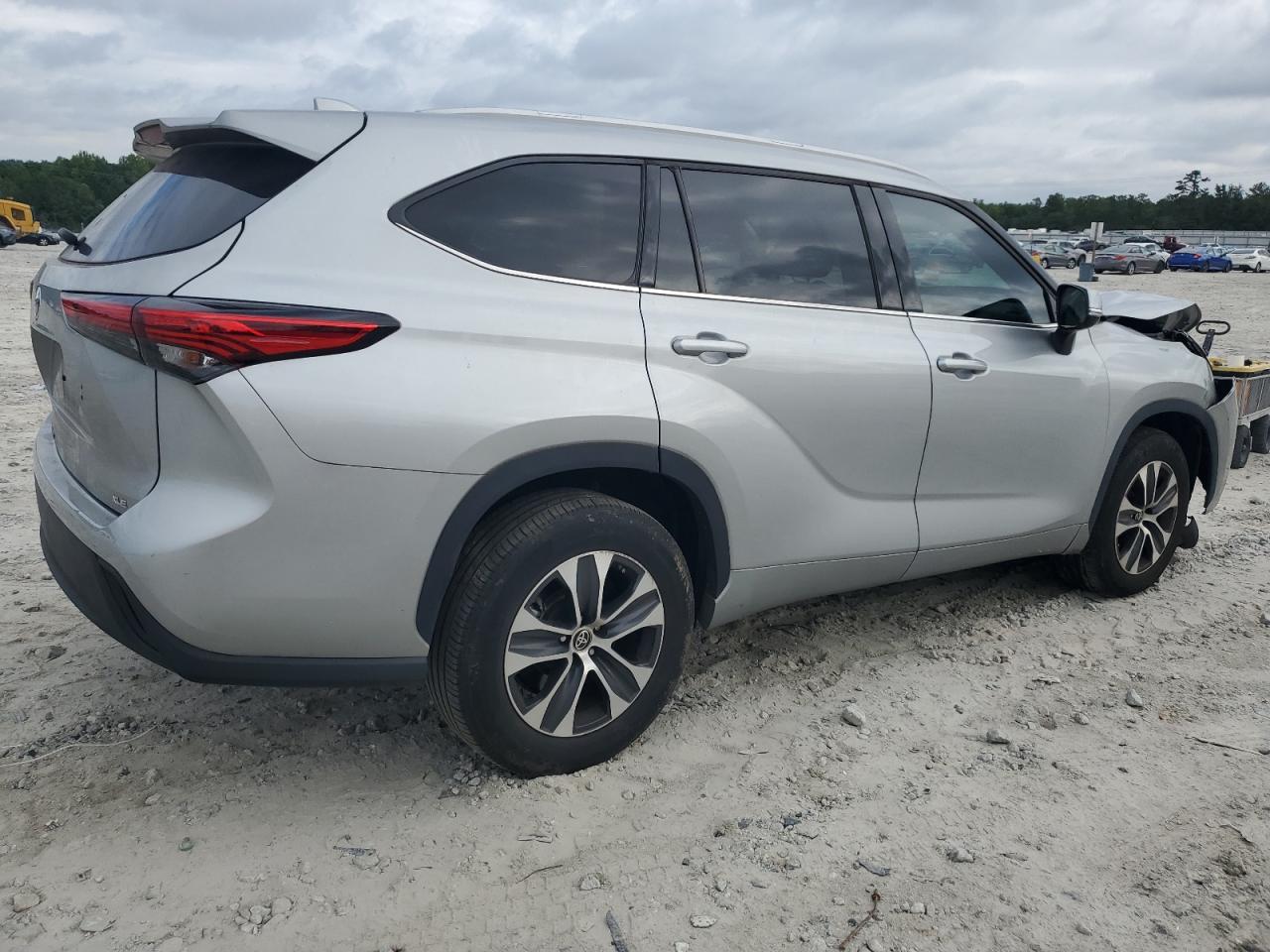 2022 TOYOTA HIGHLANDER XLE VIN:5TDGZRAH0NS541762