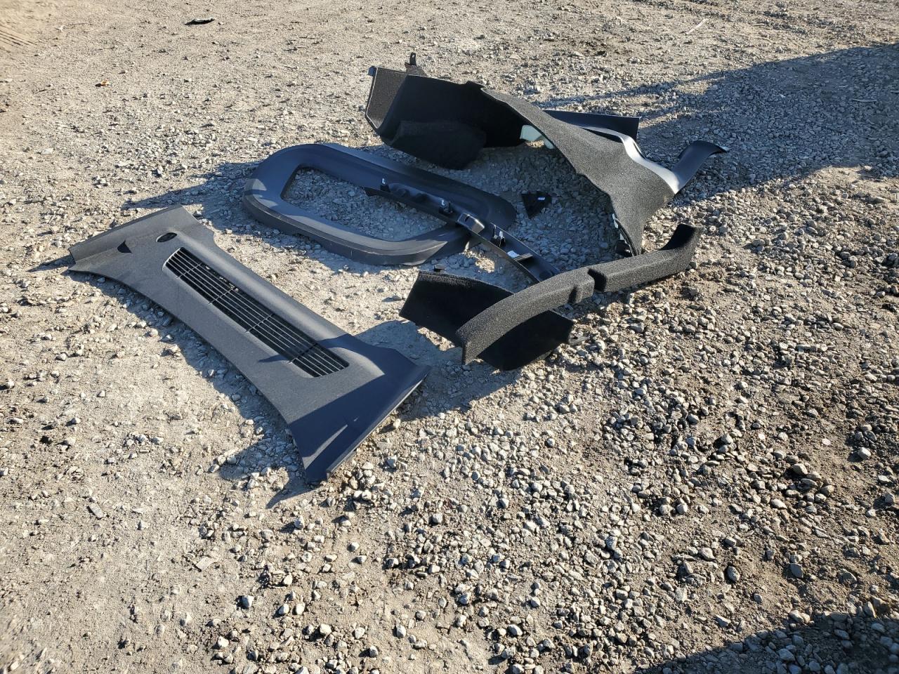 2023 TESLA MODEL Y  VIN:7SAYGDEE5PA130152