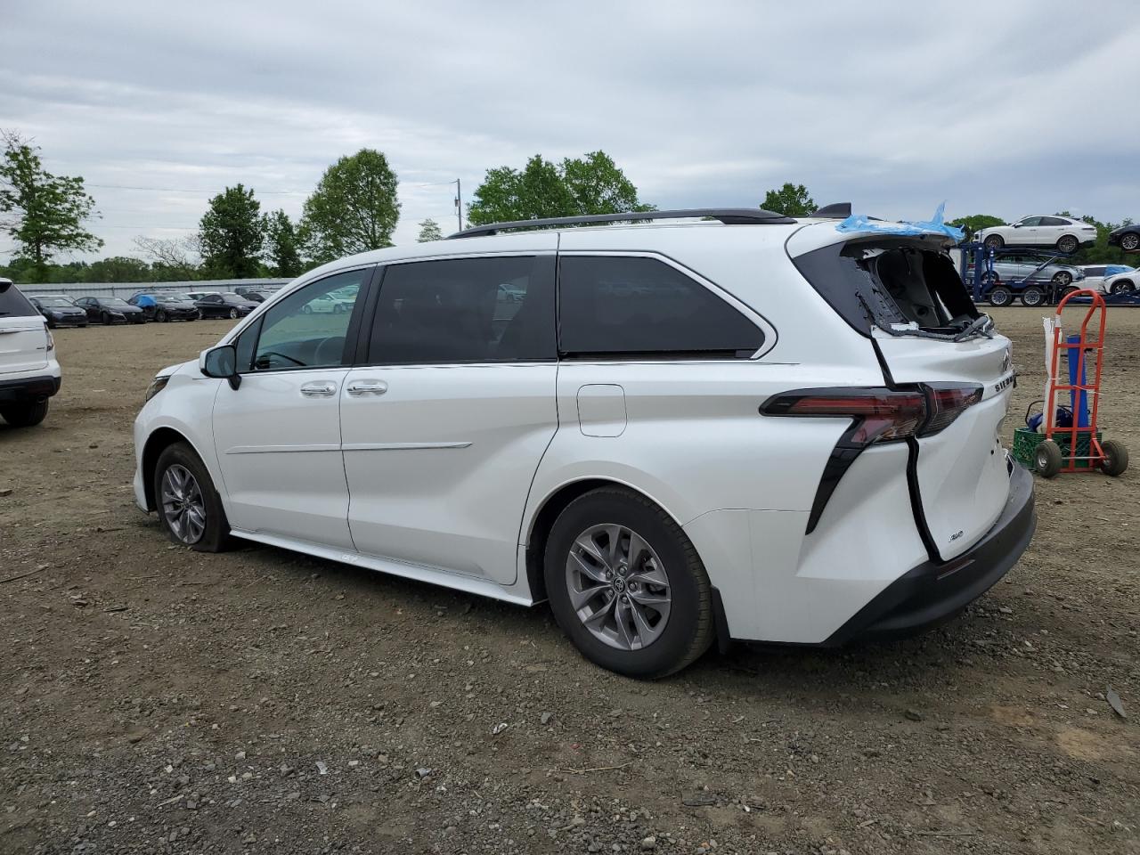 2023 TOYOTA SIENNA XLE VIN:5TDJSKFC6PS087017