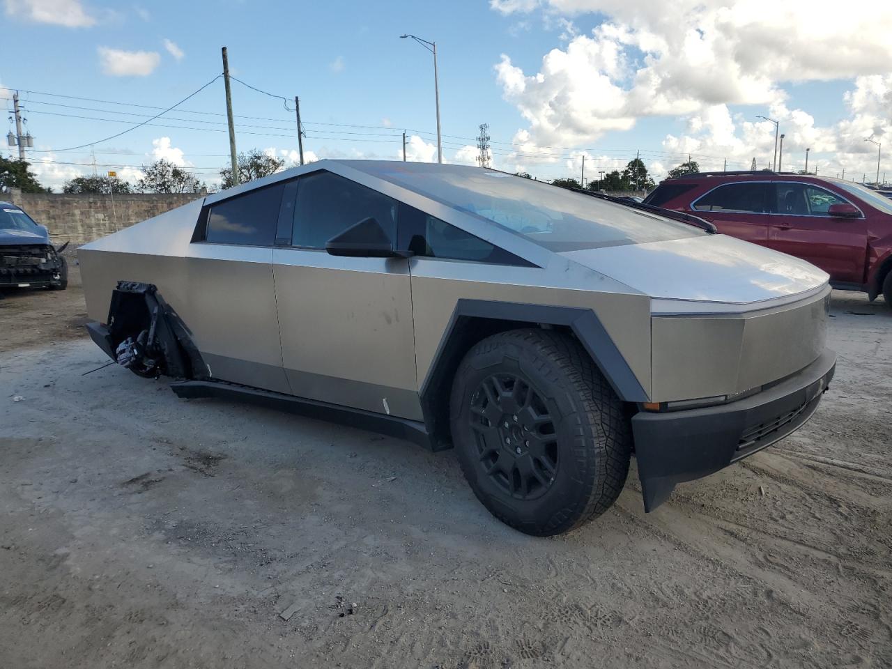 2024 TESLA CYBERTRUCK  VIN:7G2CEHEE6RA026631