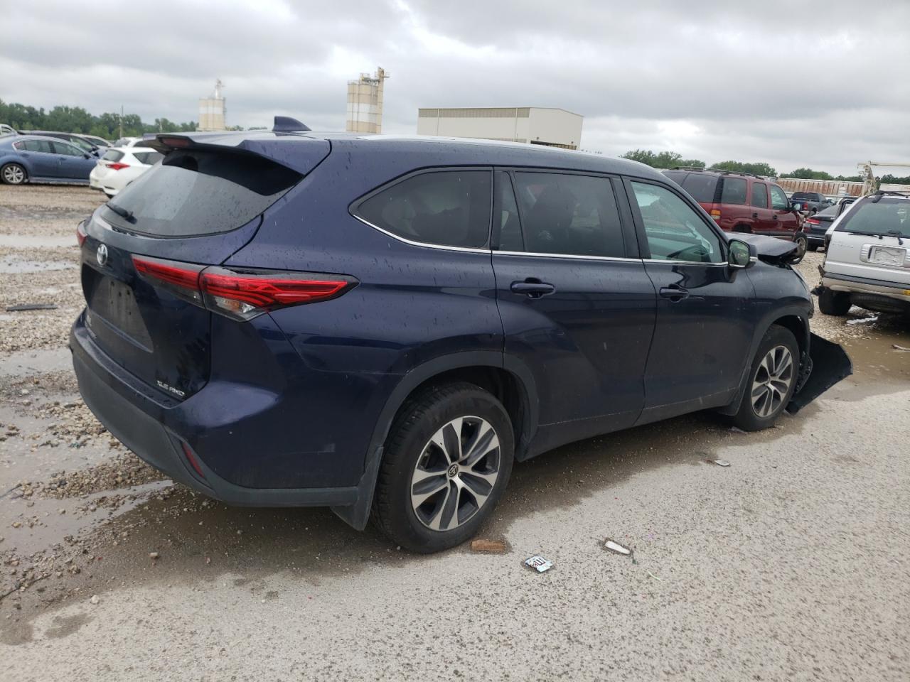 2022 TOYOTA HIGHLANDER XLE VIN:5TDHZRBH5NS215054