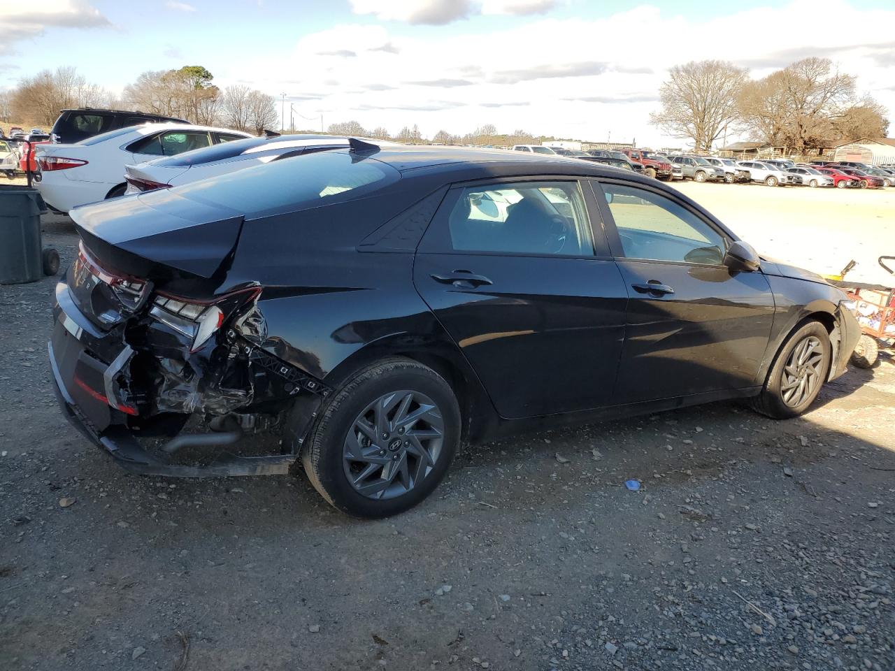 2024 HYUNDAI ELANTRA BLUE VIN:KMHLM4DJXRU102600