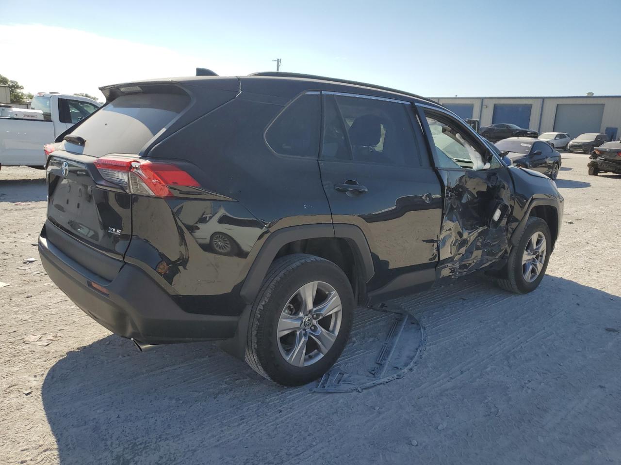 2022 TOYOTA RAV4 XLE VIN:2T3W1RFV4NC208160