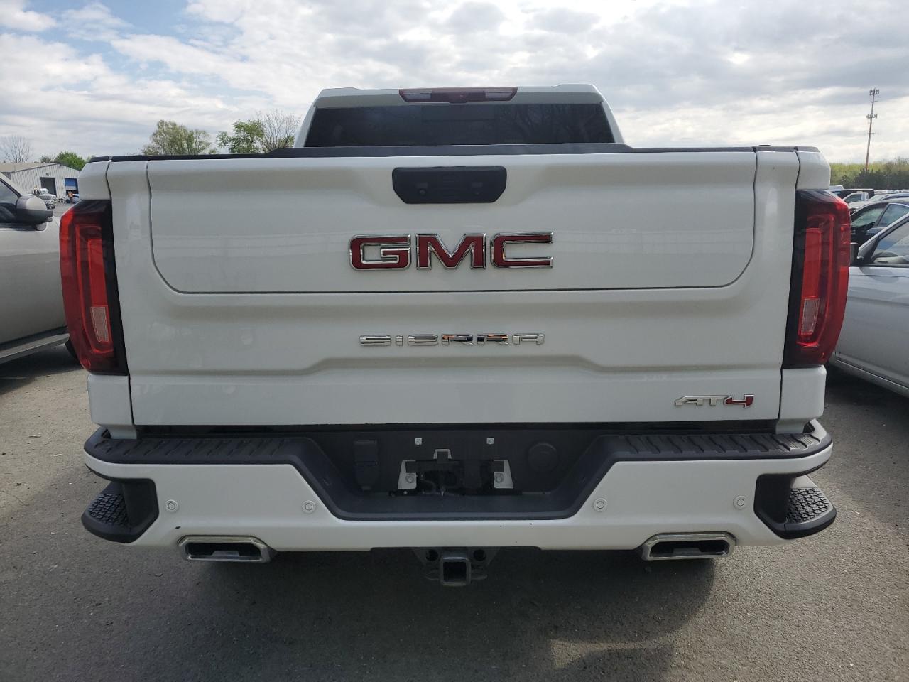 2022 GMC SIERRA K1500 AT4 VIN:1GTUUEET2NZ520323