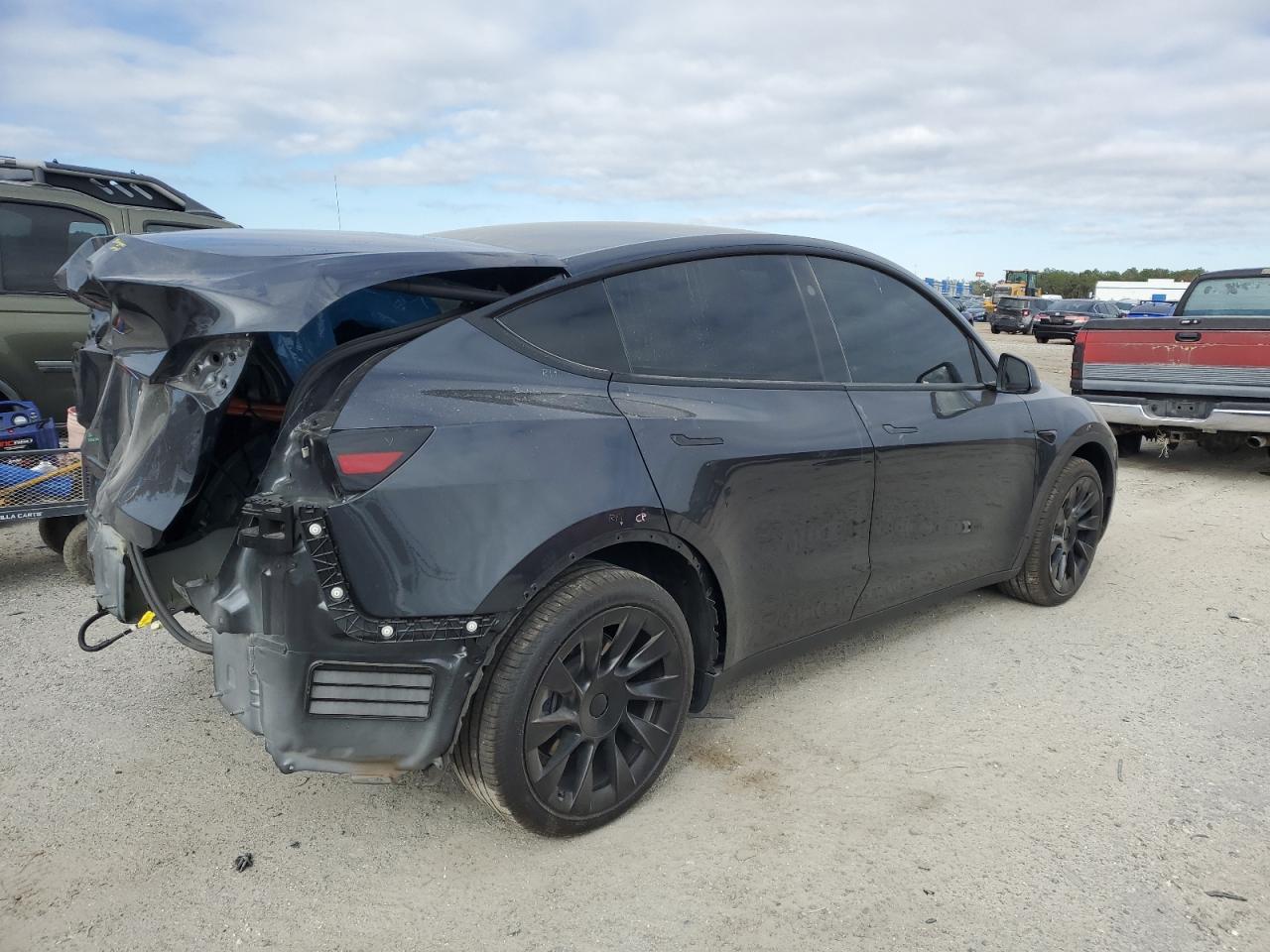 2024 TESLA MODEL Y  VIN:7SAYGDED2RF019071