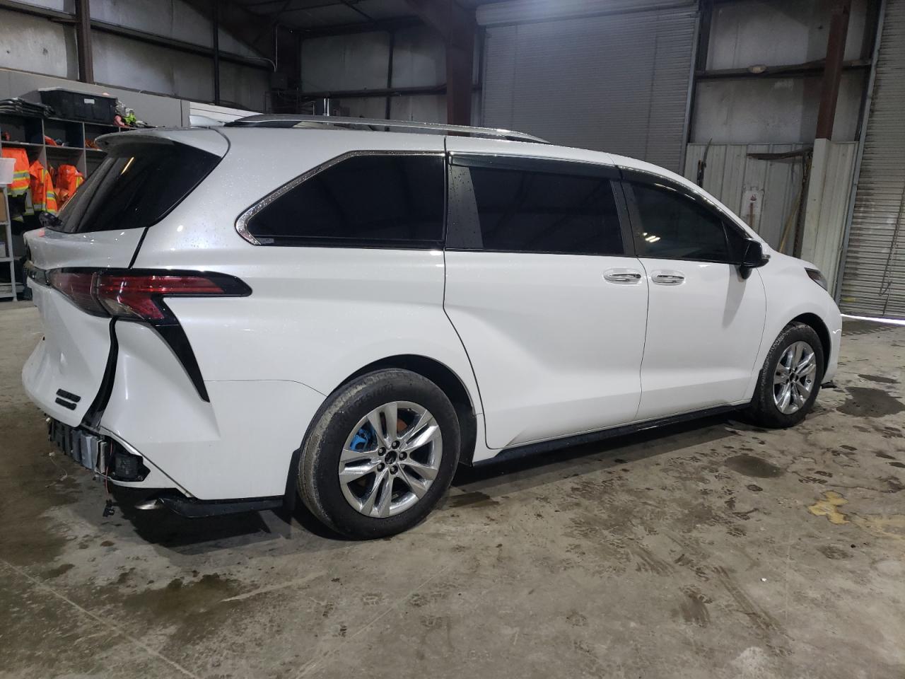 2023 TOYOTA SIENNA LIMITED VIN:5TDZSKFC2PS106455