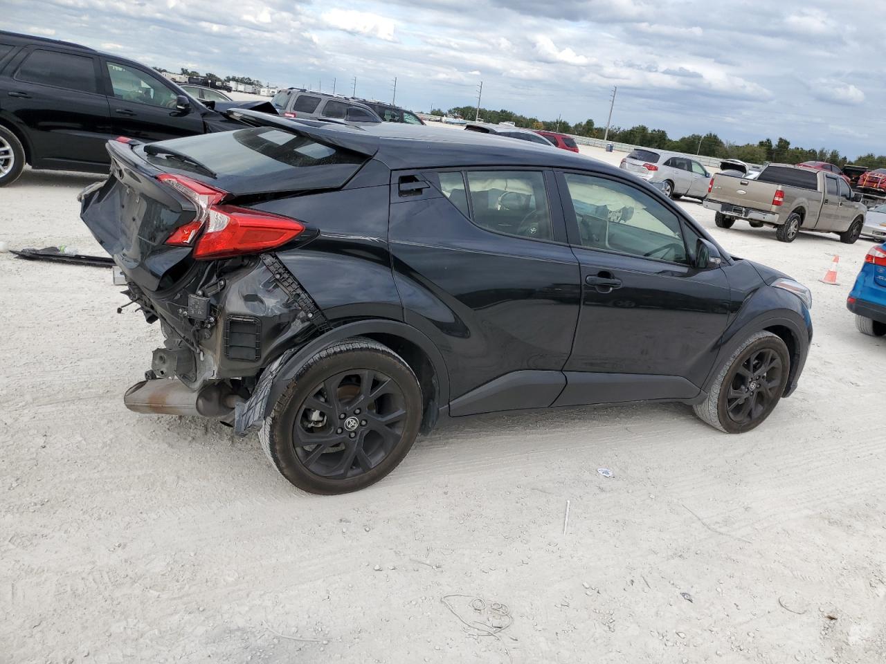2022 TOYOTA C-HR XLE VIN:JTNKHMBX5N1135524