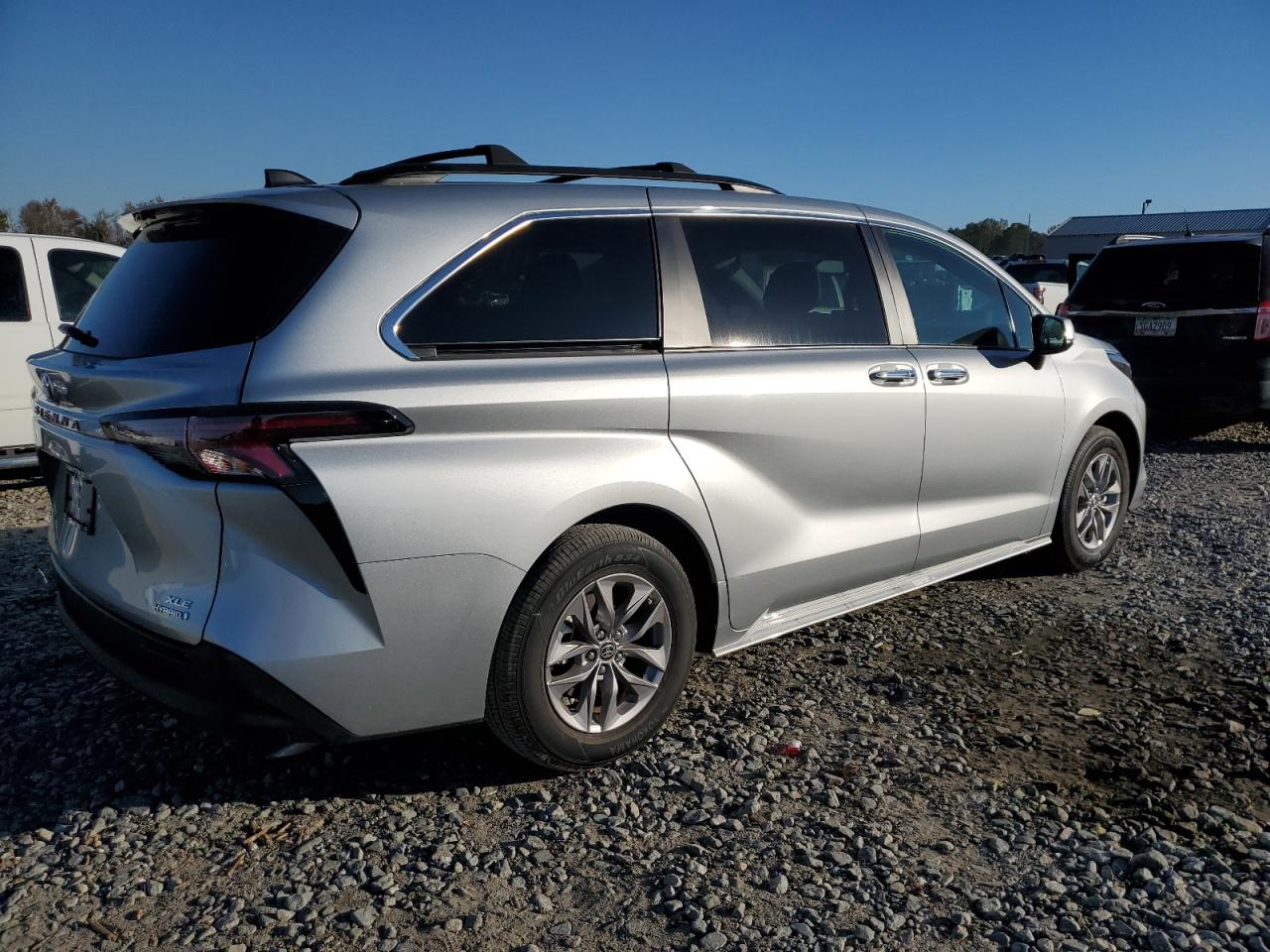 2024 TOYOTA SIENNA XLE VIN:5TDYRKEC3RS182083