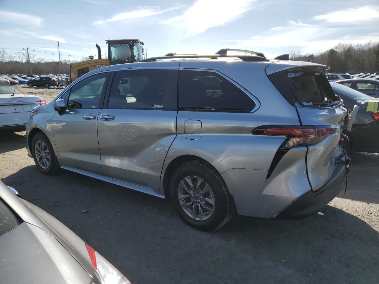 2022 TOYOTA SIENNA XLE VIN:5TDYRKEC5NS130237