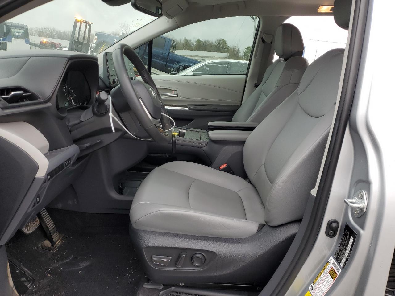 2022 TOYOTA SIENNA XLE VIN:KMHEC4A49EA117675