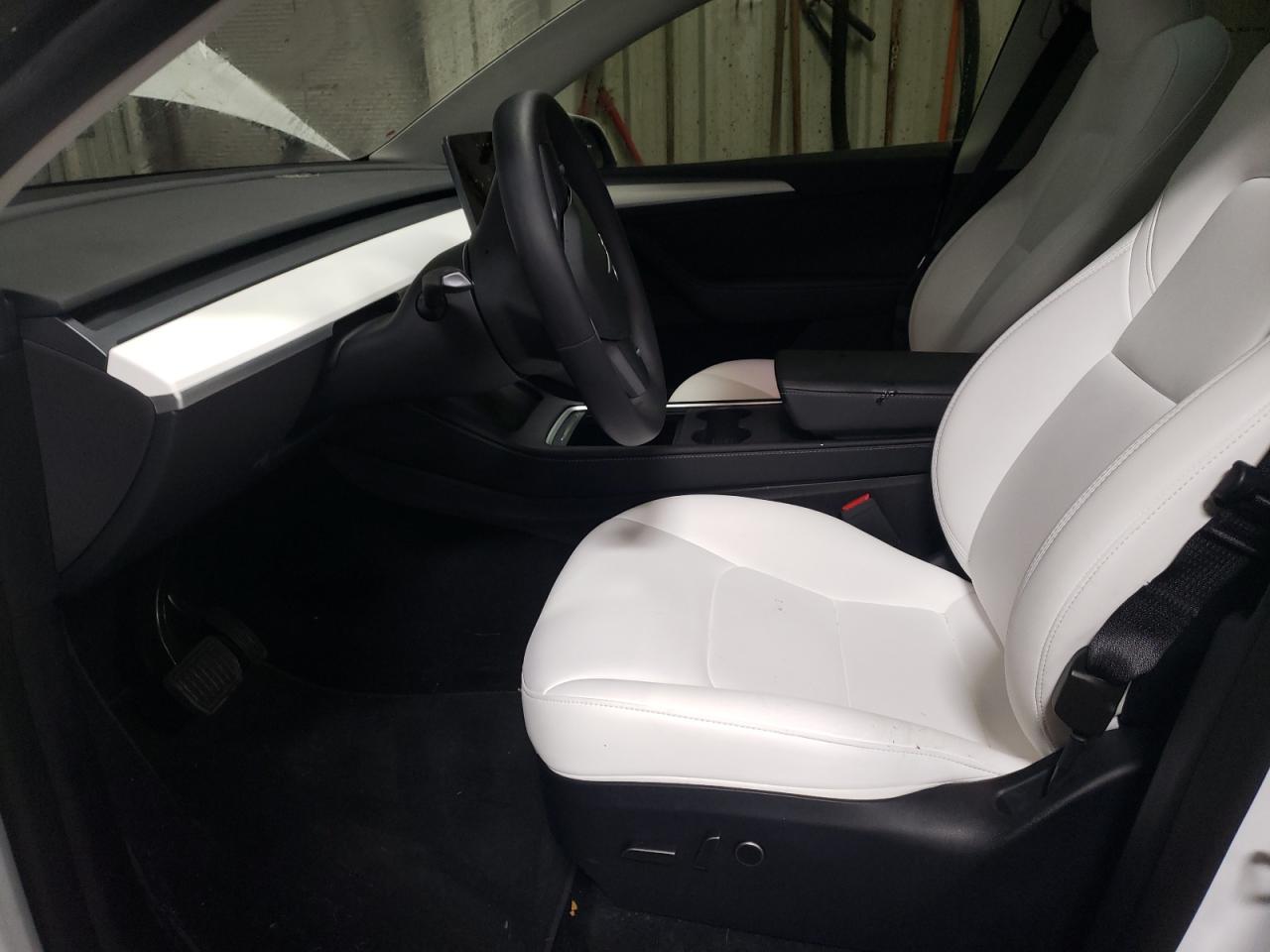 2024 TESLA MODEL Y  VIN:7SAYGDEE8RA278363