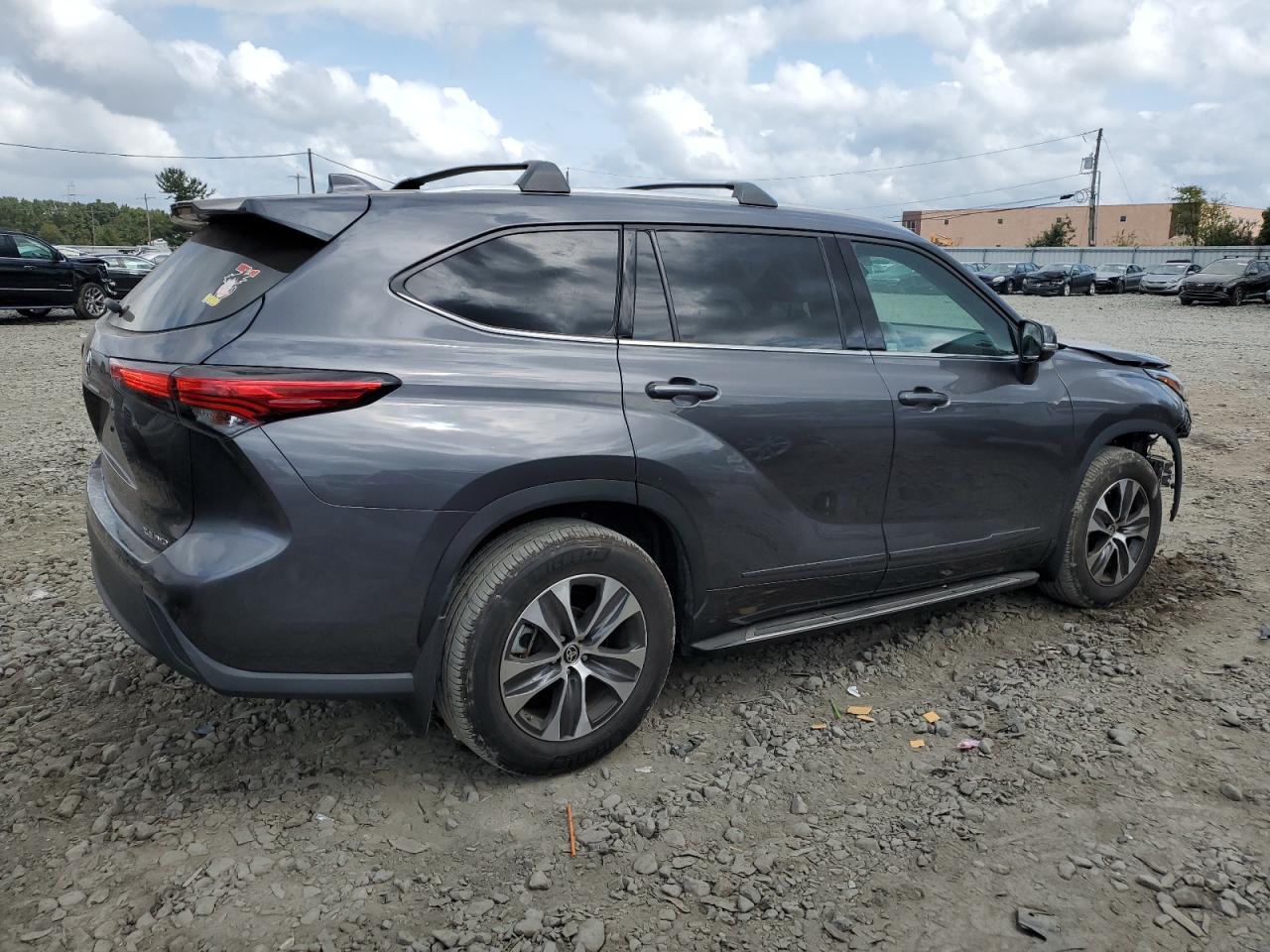 2022 TOYOTA HIGHLANDER XLE VIN:5TDHZRBH4NS217040