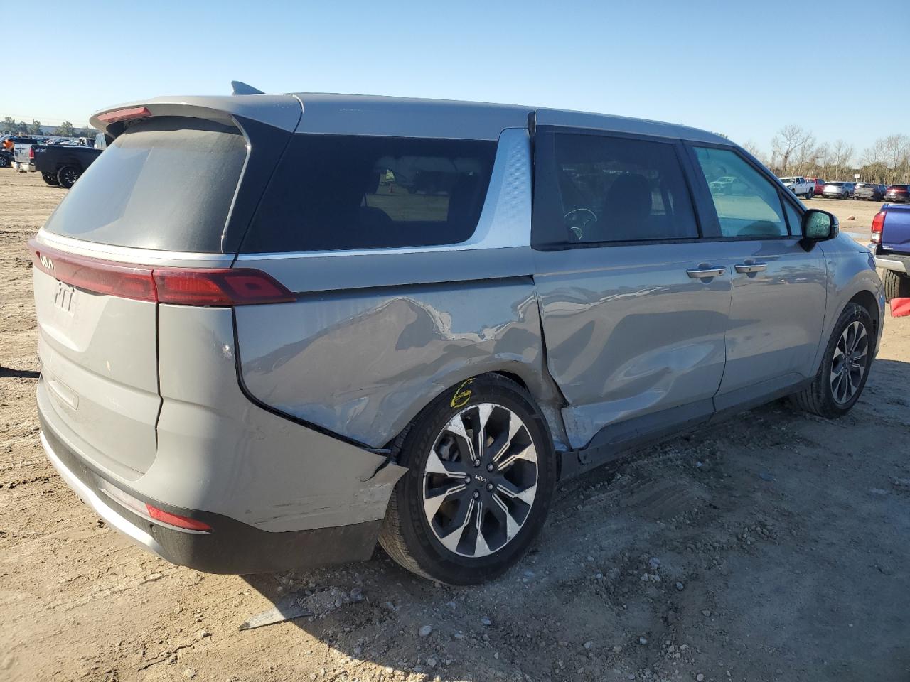 2022 KIA CARNIVAL EX VIN:KNDNC5H38N6138625