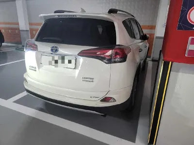 2018 Toyota RAV4 VIN: