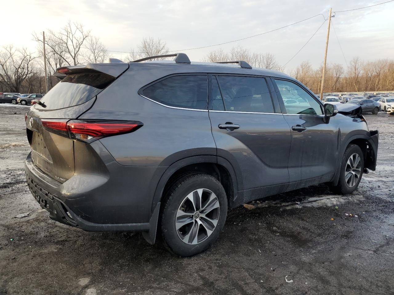 2022 TOYOTA HIGHLANDER XLE VIN:5TDHZRBH9NS597430