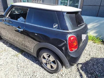2018 MINI Cooper VIN: