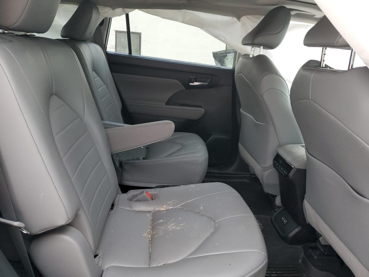 2022 TOYOTA HIGHLANDER XLE VIN:5TDGZRBH1NS176815