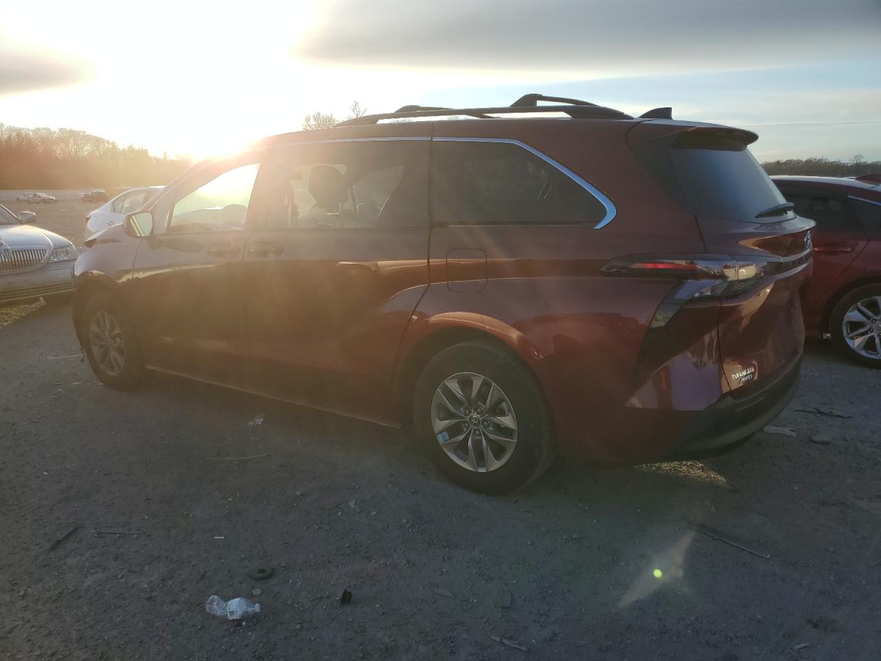 2024 TOYOTA SIENNA LE VIN:5TDKSKFC2RS147964