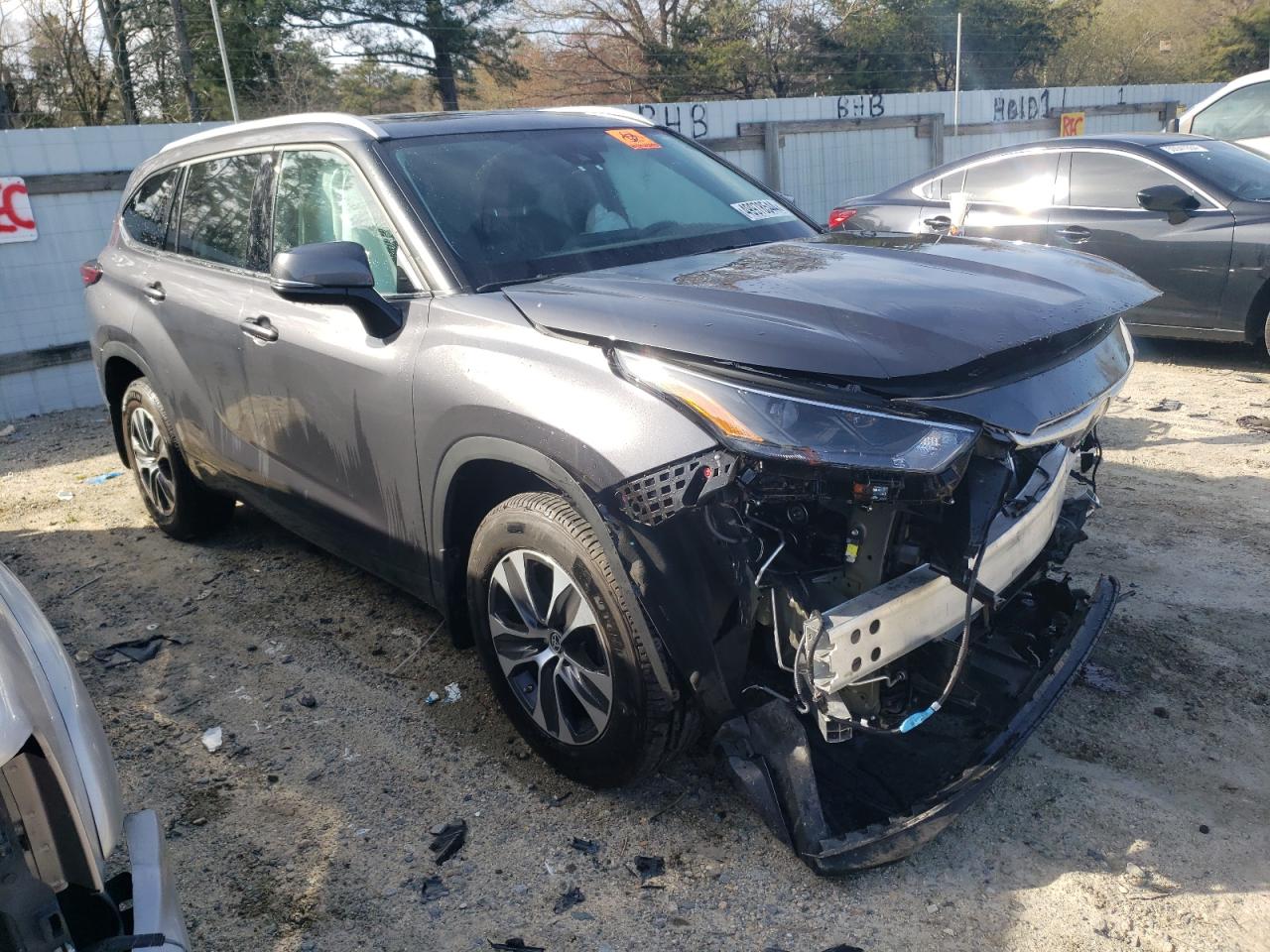 2022 TOYOTA HIGHLANDER XLE VIN:5TDGZRBHXNS185965