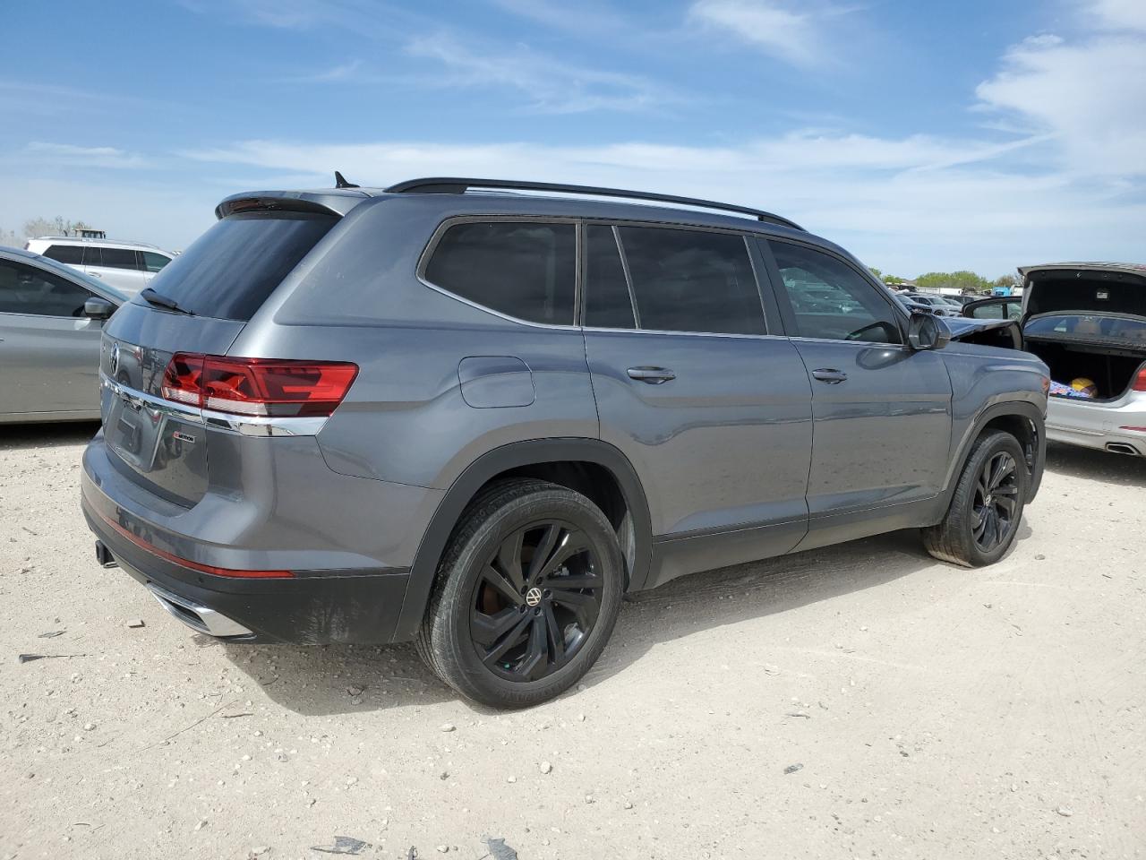 2022 VOLKSWAGEN ATLAS SE VIN:1V2KR2CA1NC561102