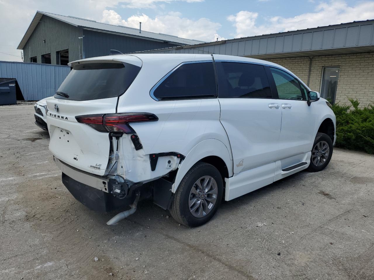 2022 TOYOTA SIENNA LE VIN:5TDKSKFC4NS072338