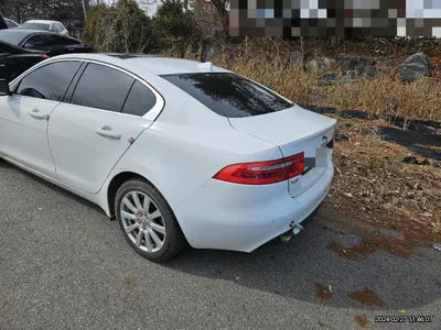 2016 Jaguar XE VIN: