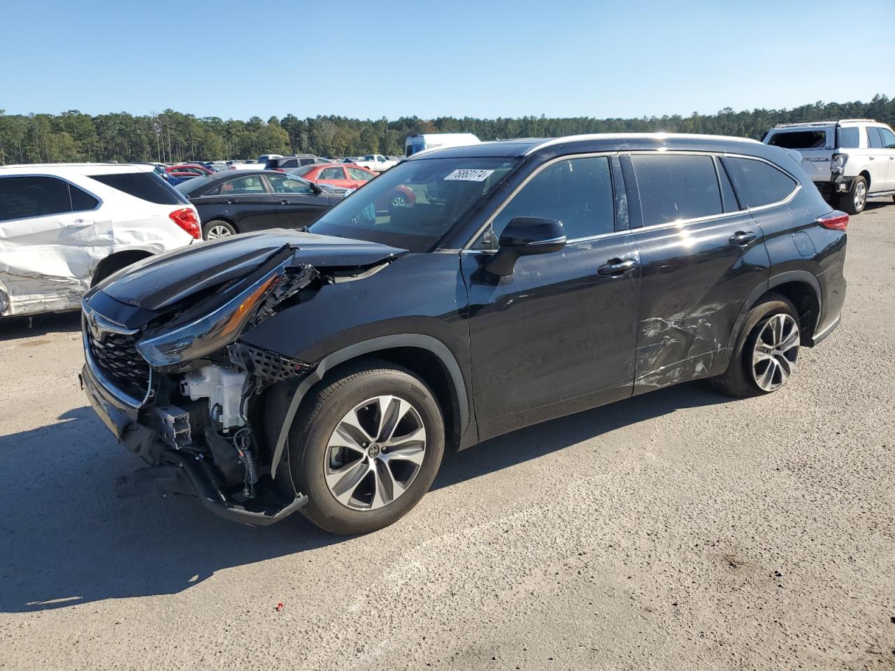 2022 TOYOTA HIGHLANDER XLE VIN:5TDHZRAH0NS555195