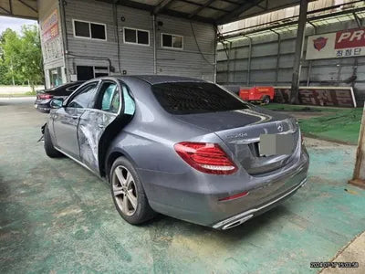 2017 Mercedes-Benz E 220 VIN: