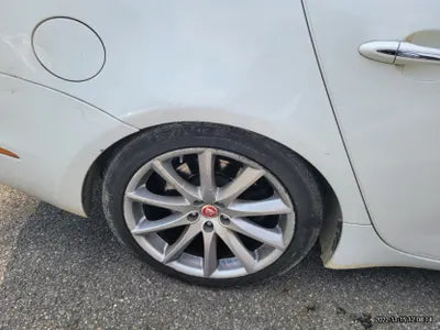 2016 Jaguar XJ SAJAA229XGNV99979 VIN:SAJAA229XGNV99979