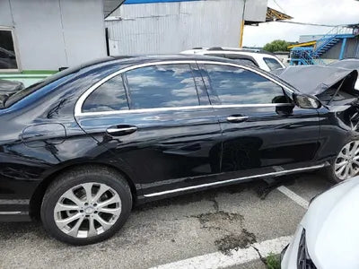 2016 Mercedes-Benz E 220 VIN: