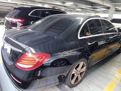 2016 Mercedes-Benz E 220 VIN: