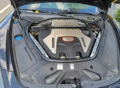2017 Porsche Panamera VIN: