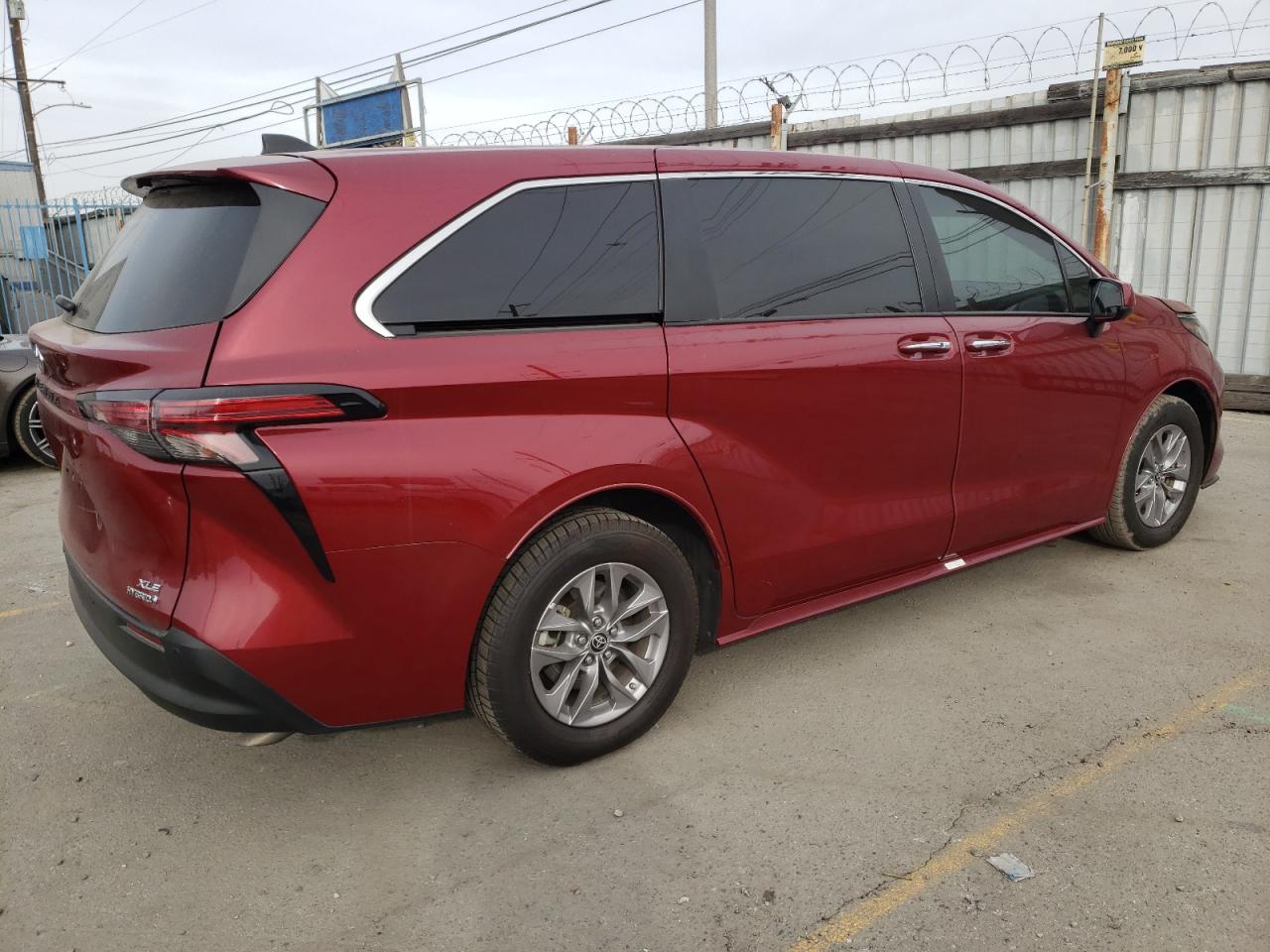 2022 TOYOTA SIENNA XLE VIN:5TDYRKEC6NS085325