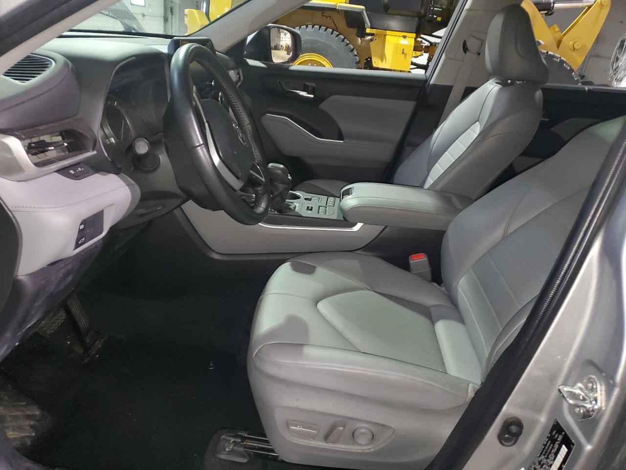 2022 TOYOTA HIGHLANDER XLE VIN:5TDGZRBH3NS565018